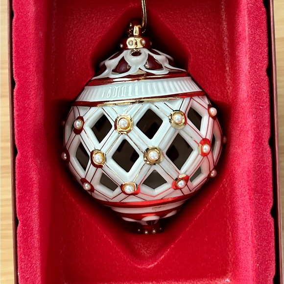 LENOX FLORENTINE and PEARL BALL Ornament NIB - Picture 2 of 3